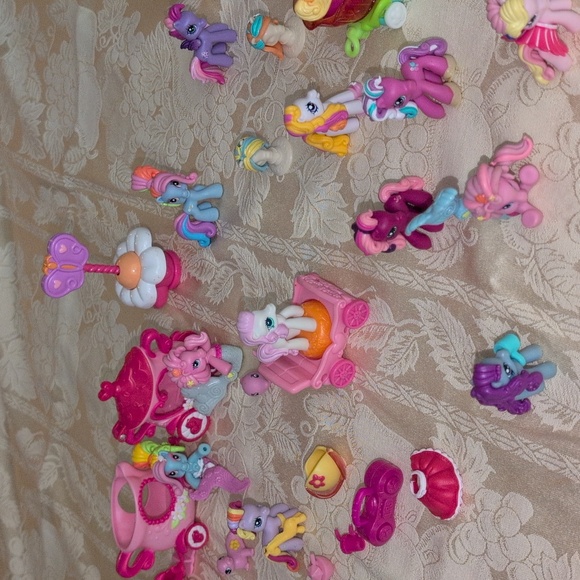 My Little Ponies, Accessories & Train. Discontinued Lot Of 28 Ponies! 2000-2010 - Picture 4 of 16